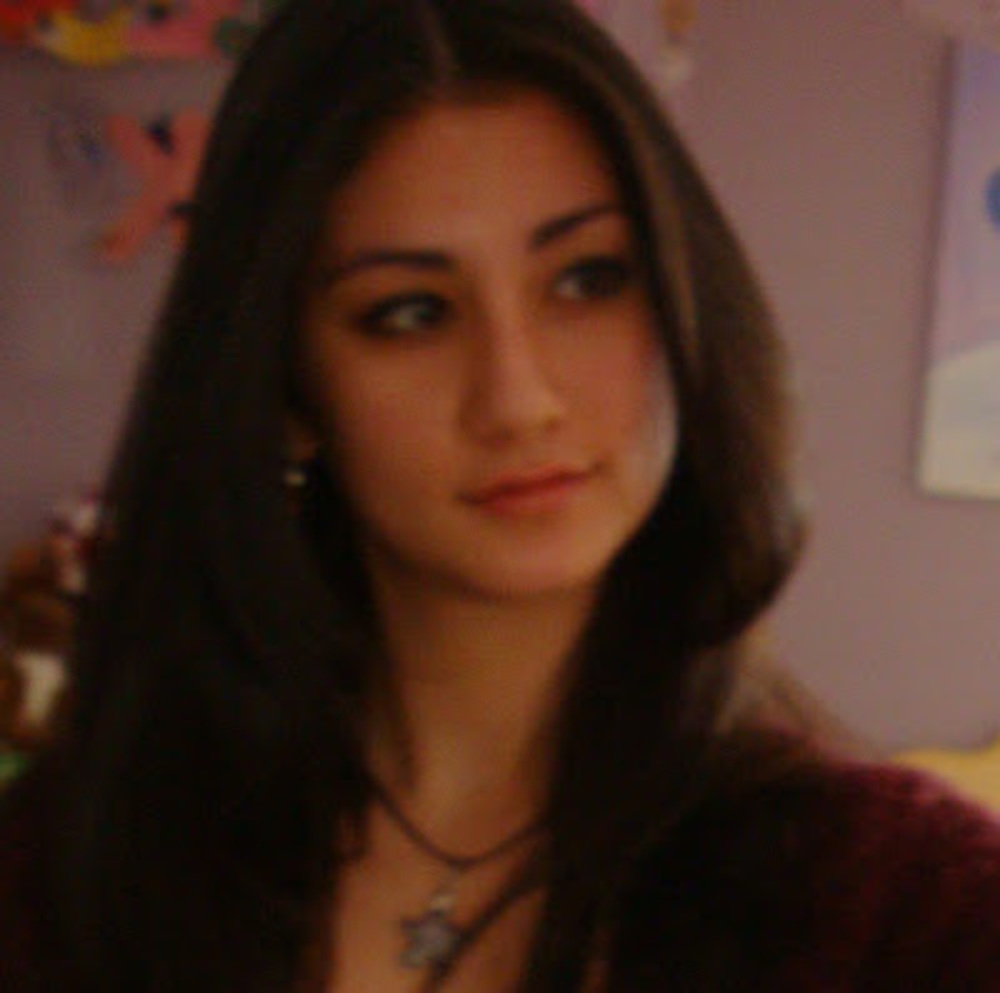 Meet your Posher, Maya